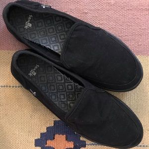 Sanuk all black slip on sneakers